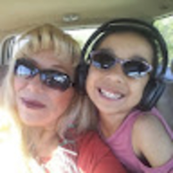 Meet your Posher, Claudia - Picture 1 of 1